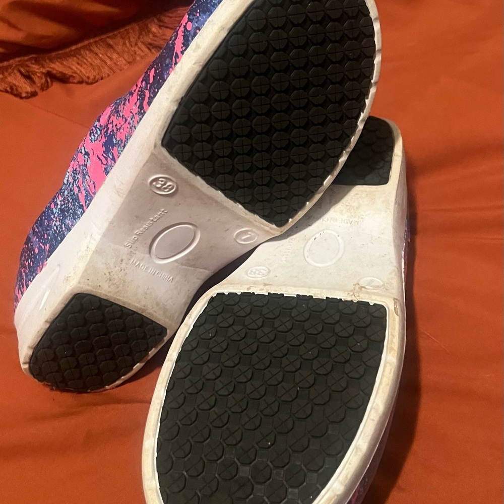 Clogs - Picture 3 of 3